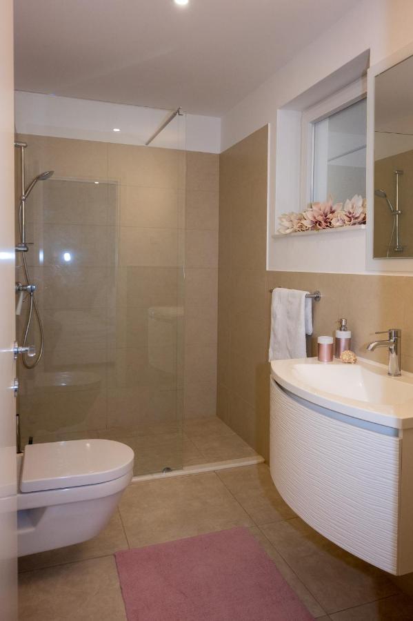 Paradise On The Beach Apartments Bibinje Exterior foto
